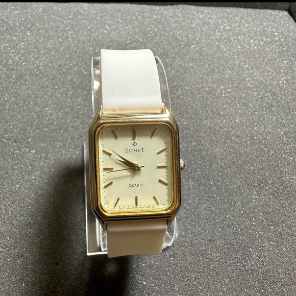 Signet Ladies Watch Vintage Gold Tone White Dial Quartz Movement Working - Picture 1 of 6